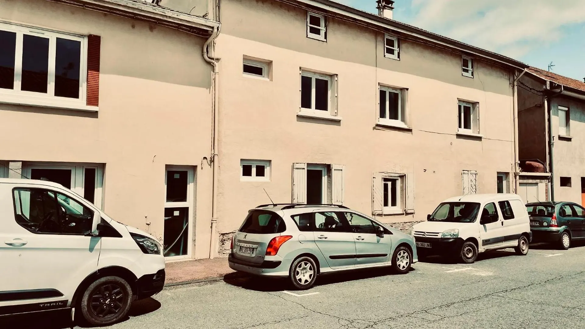 Le 23 Factory - Rdc - Proche Gare Et Centre - Wifi Apartment Feurs
